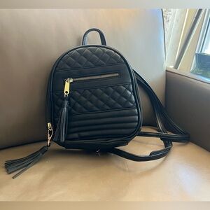 Convertible Black 🖤 Quilted Backpack!